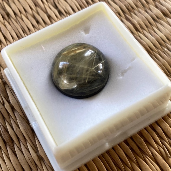 Rutilated quartz and onyx doublet cabachon 16mm - Picture 2 of 5
